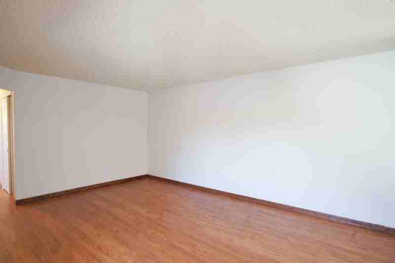 1028 Se 29th Ave - Photo 3 of 15