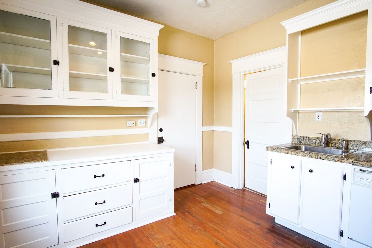 1008 N Killingsworth St #2 - Photo 2 of 14