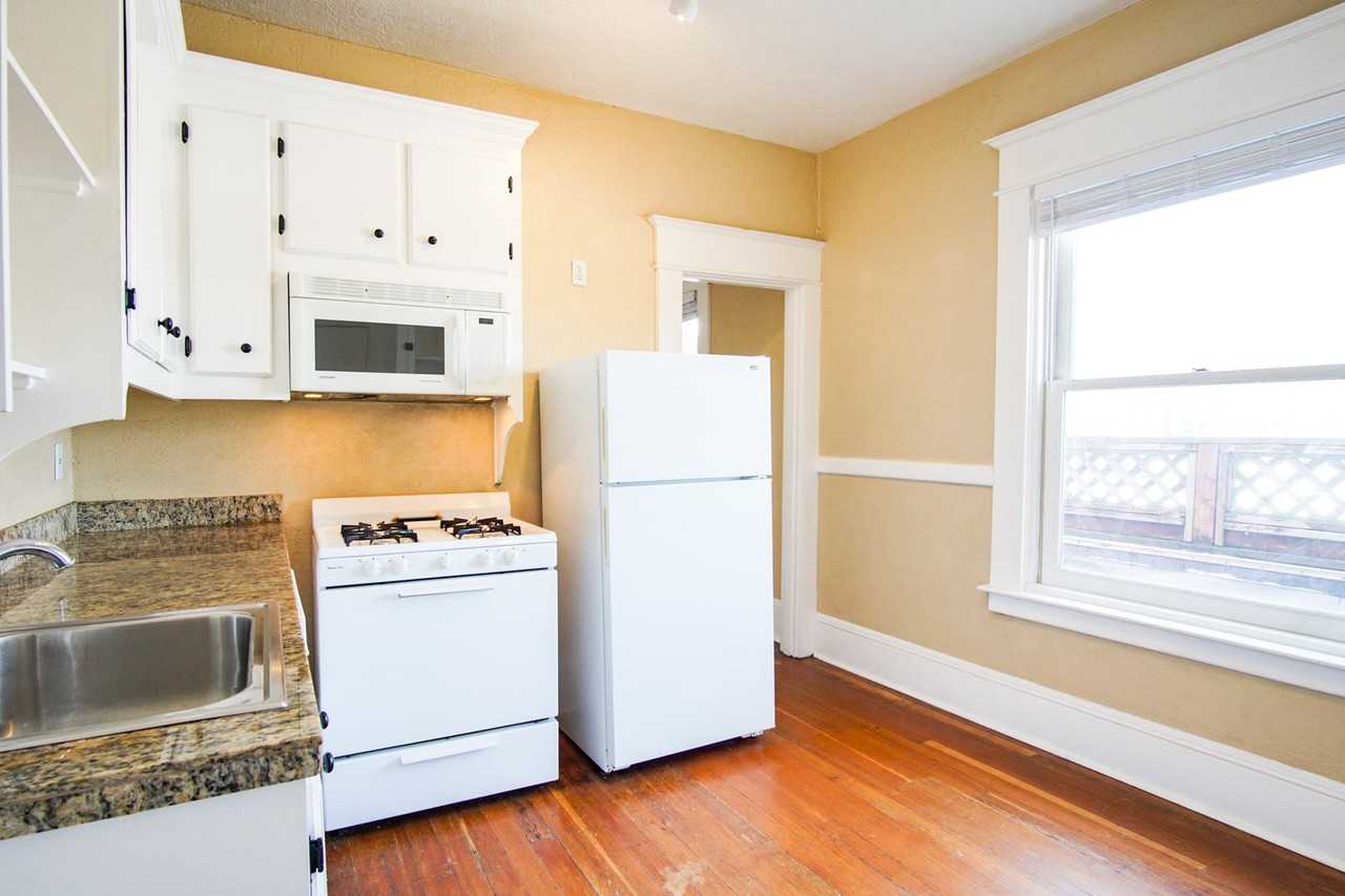 1008 N Killingsworth St #2 - Photo 3 of 14