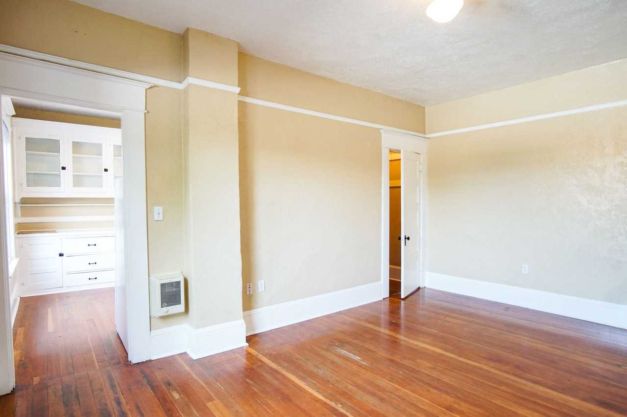 1008 N Killingsworth St #2 - Photo 7 of 14