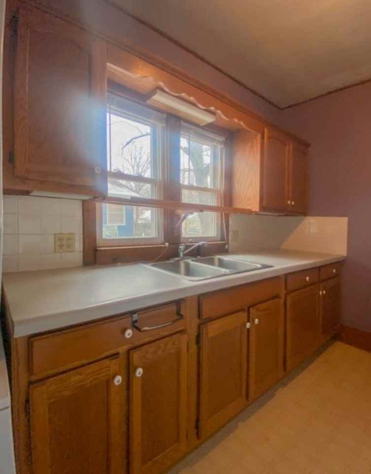 520 Thurston St #1 - Photo 7 of 12