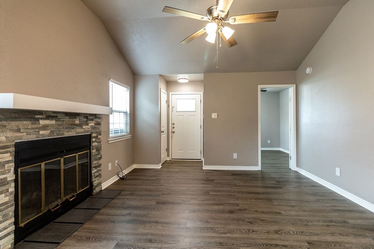 1003 Hyridge St - Photo 2 of 12