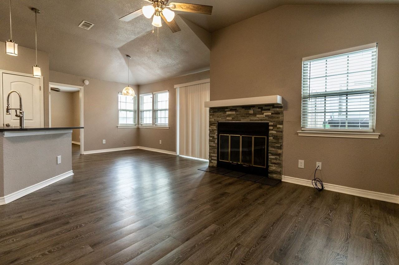 1003 Hyridge St - Photo 4 of 12