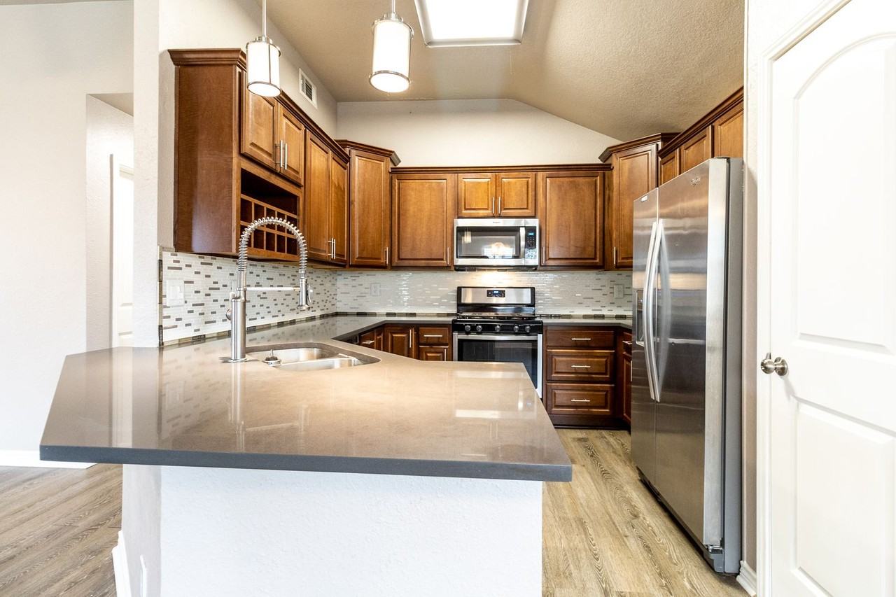 1003 Hyridge St - Photo 5 of 12