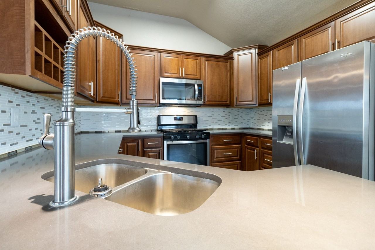 1003 Hyridge St - Photo 6 of 12
