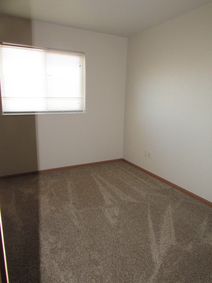 2443 Merlot Dr - Photo 6 of 11