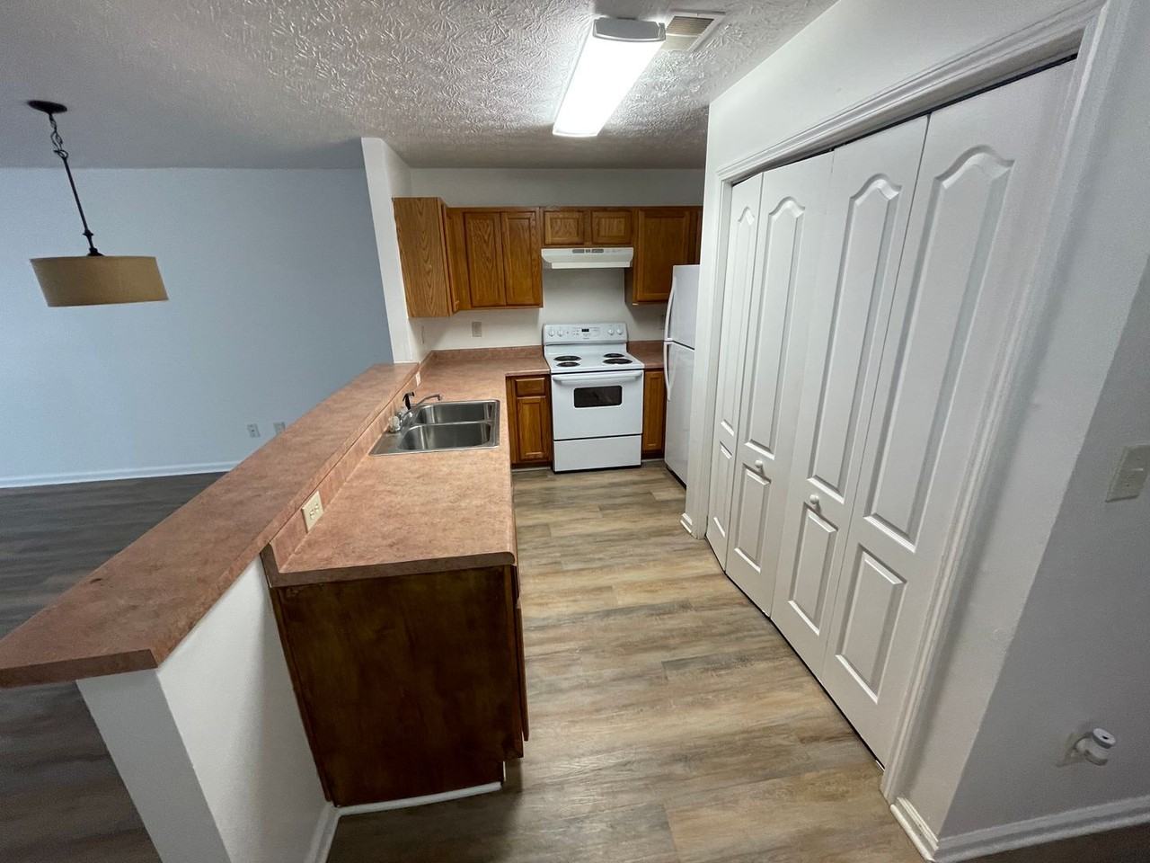 191 Blake Ave - Photo 4 of 19