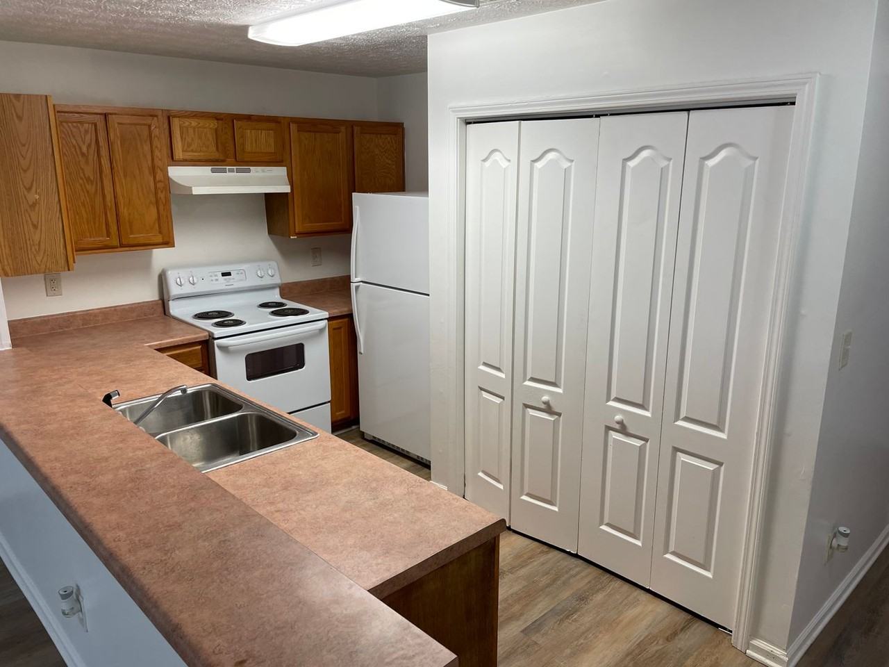 191 Blake Ave - Photo 5 of 19