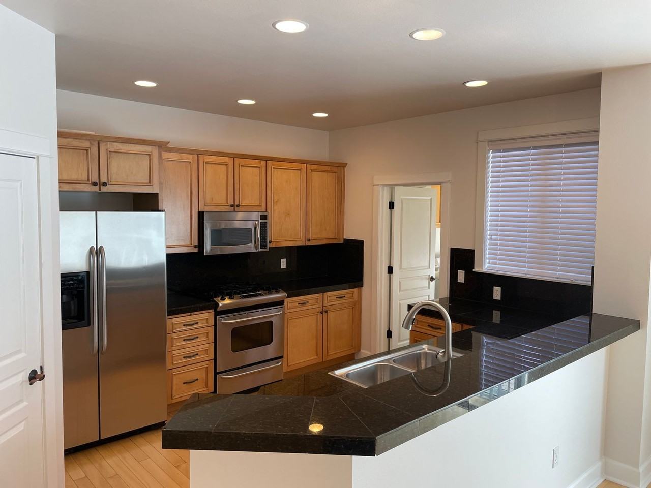 918 Sw Vantage Point Way - Photo 6 of 23