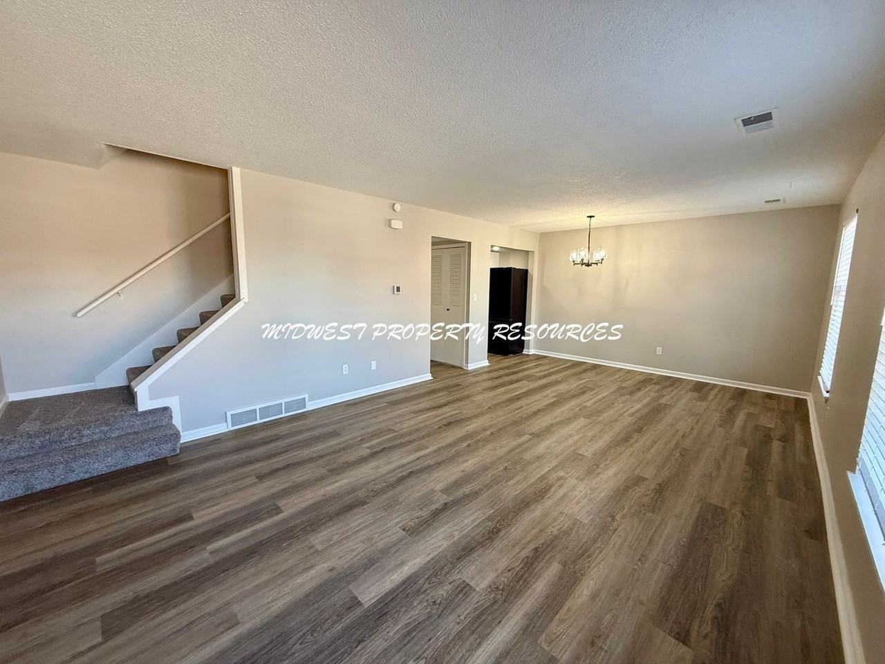 945 Nw Colbern Rd - Photo 2 of 14