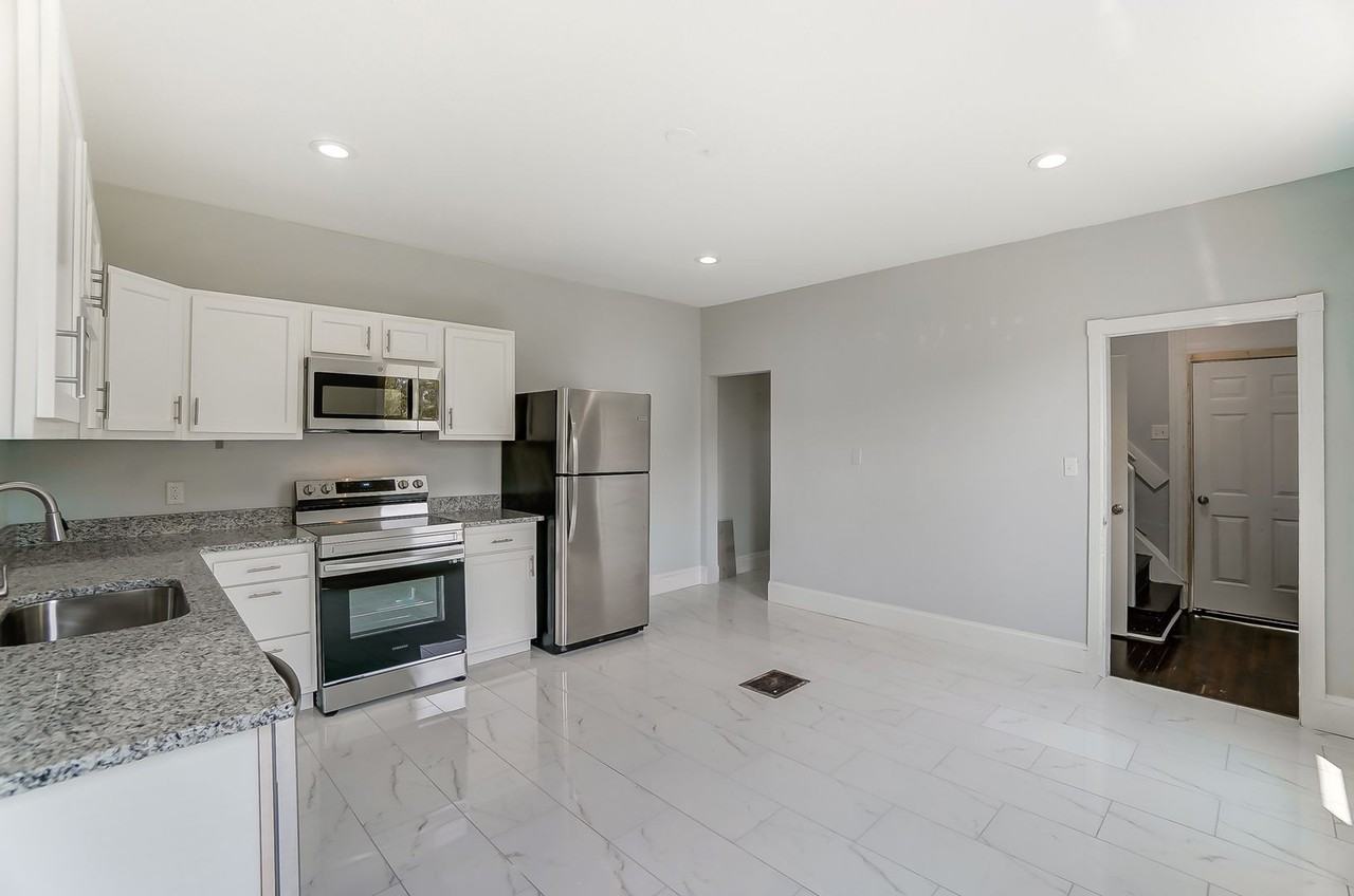 1852 Knox St - Photo 7 of 35