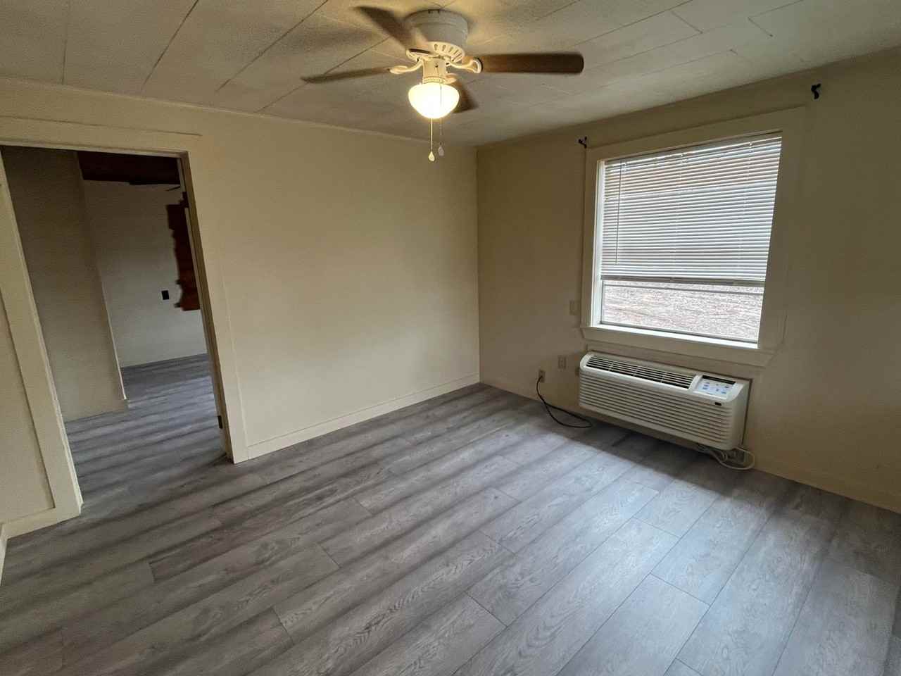 302 S Elizabeth St - Photo 2 of 14