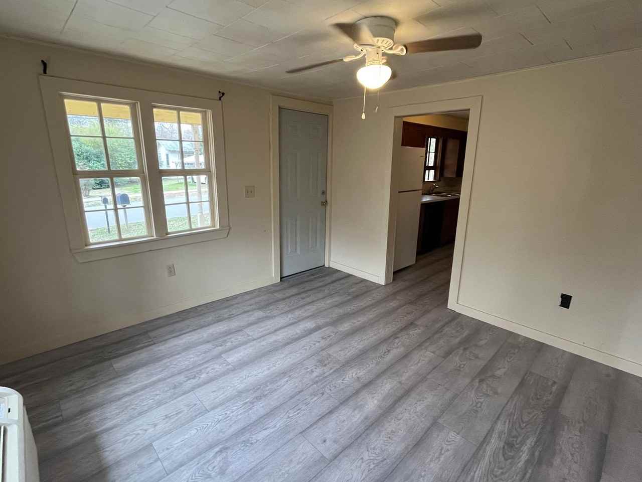 302 S Elizabeth St - Photo 3 of 14