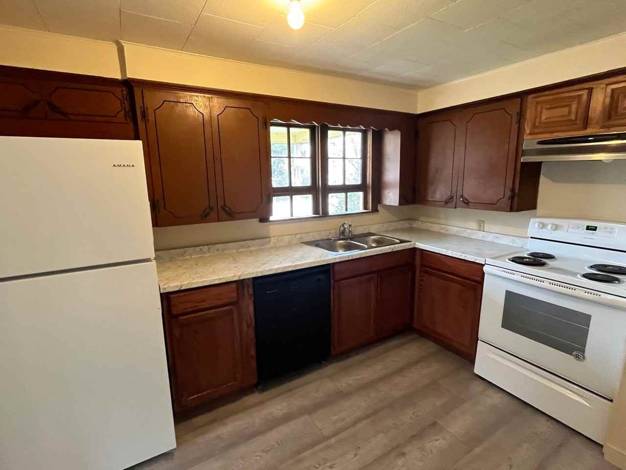 302 S Elizabeth St - Photo 4 of 14