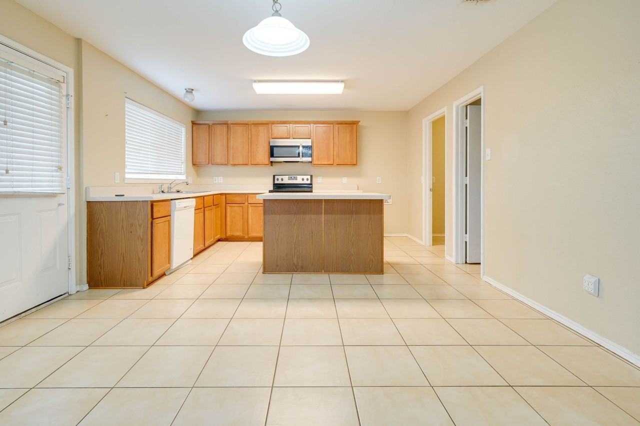 329 Highland Glen Dr - Photo 2 of 28