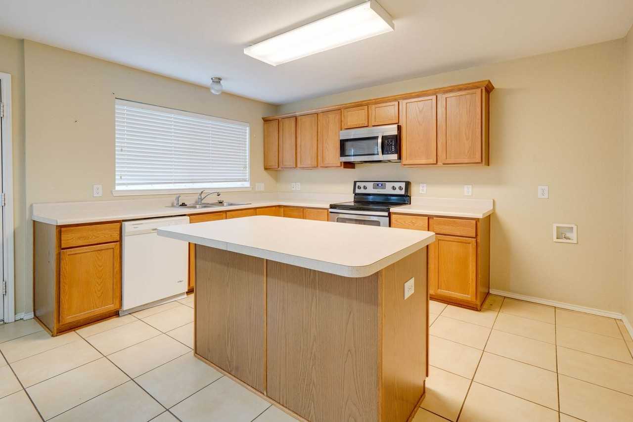 329 Highland Glen Dr - Photo 3 of 28