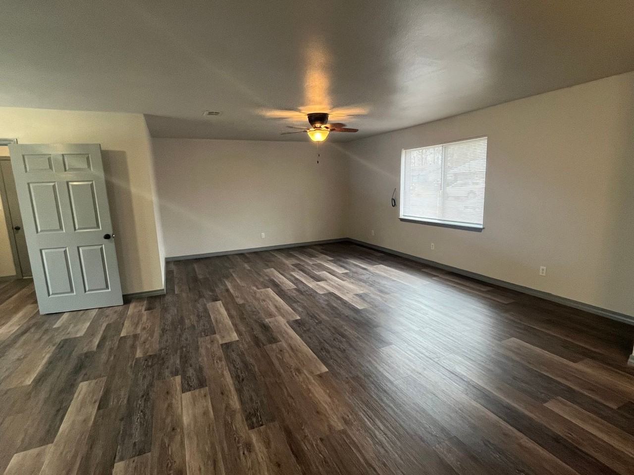 1207 S Hartford Ave - Photo 2 of 16