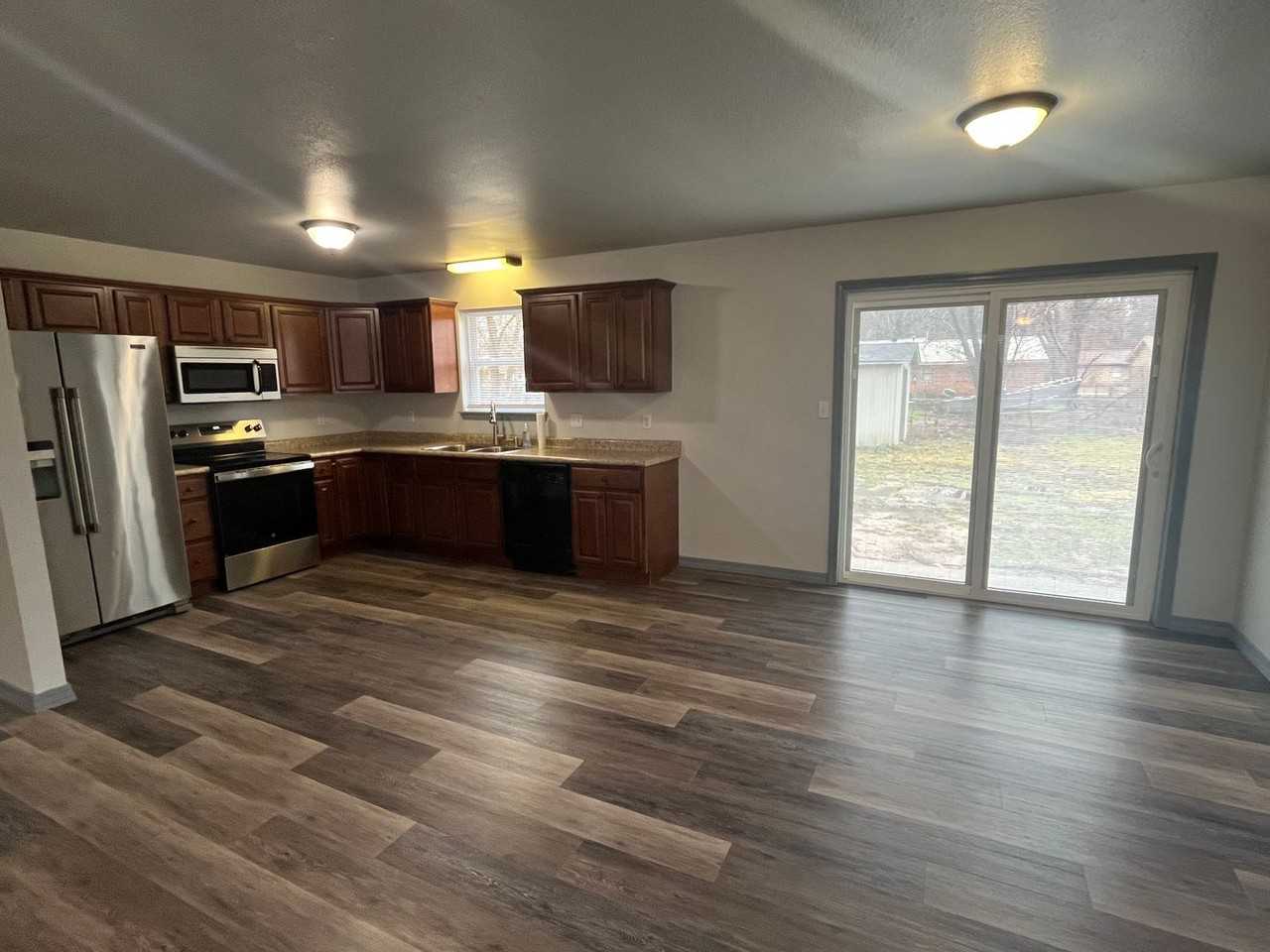 1207 S Hartford Ave - Photo 3 of 16