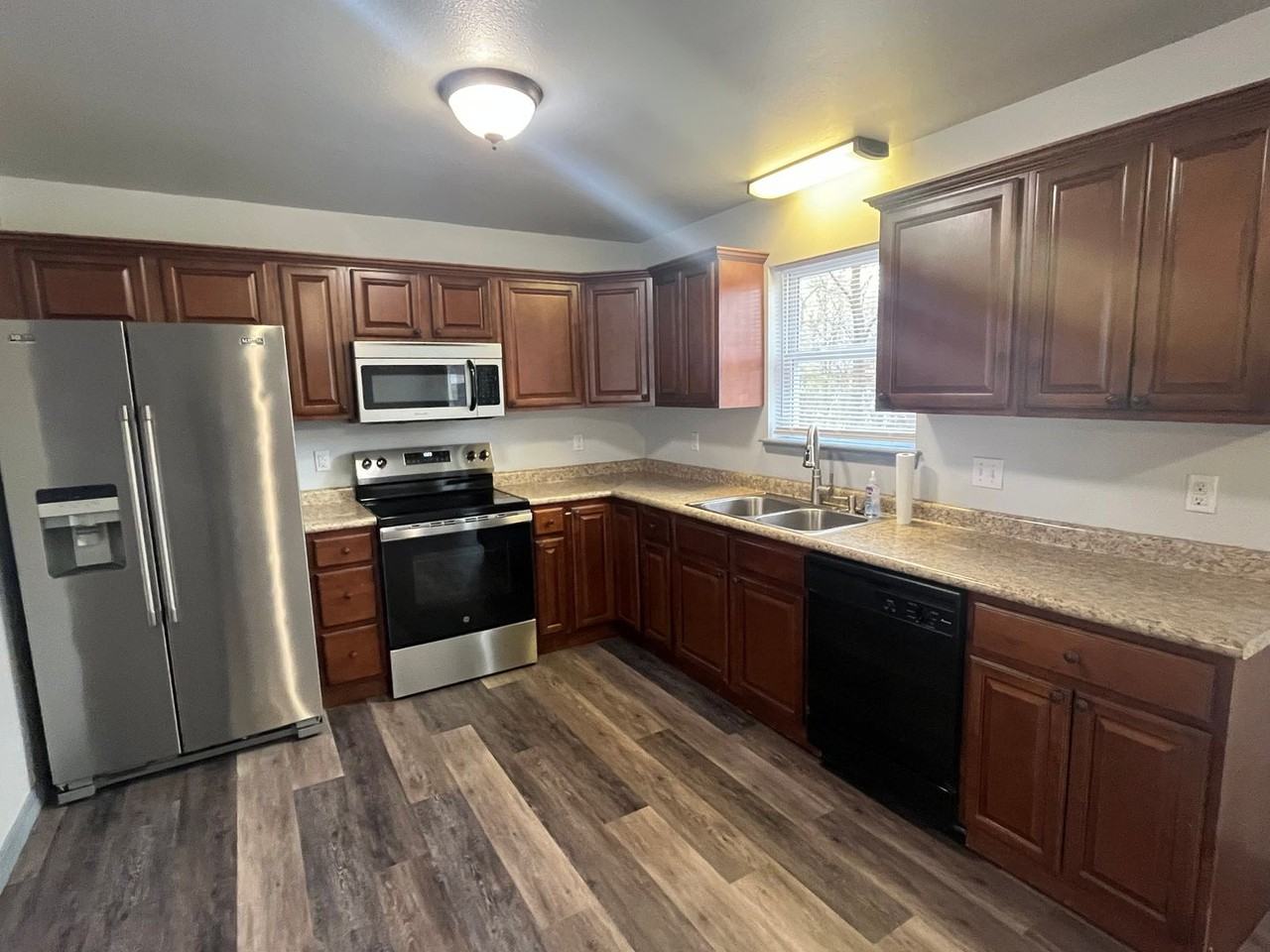 1207 S Hartford Ave - Photo 4 of 16