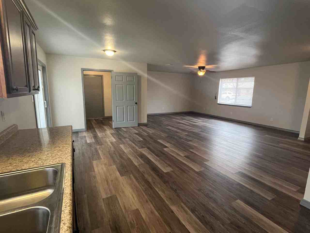 1207 S Hartford Ave - Photo 5 of 16