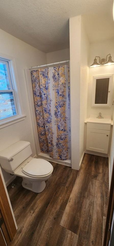 814 9th Ave Sw #A - Photo 6 of 9