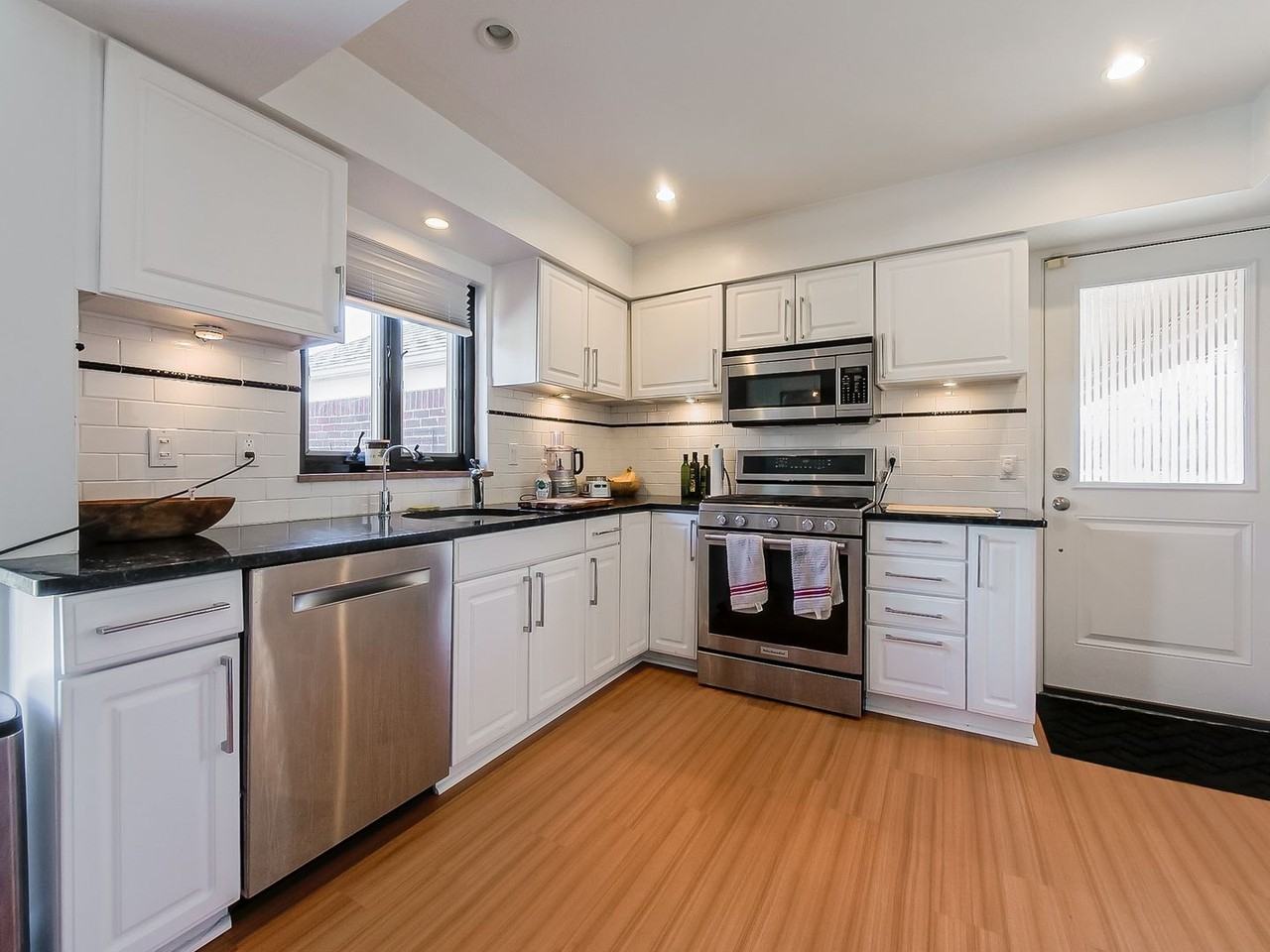 1304 Devonshire Rd - Photo 3 of 50