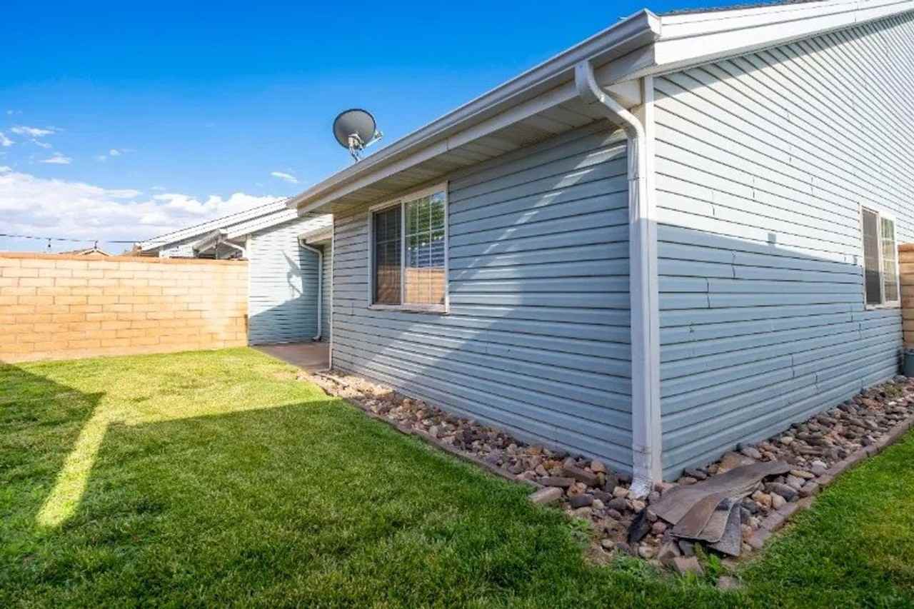 6246 W 200 S - Photo 6 of 21