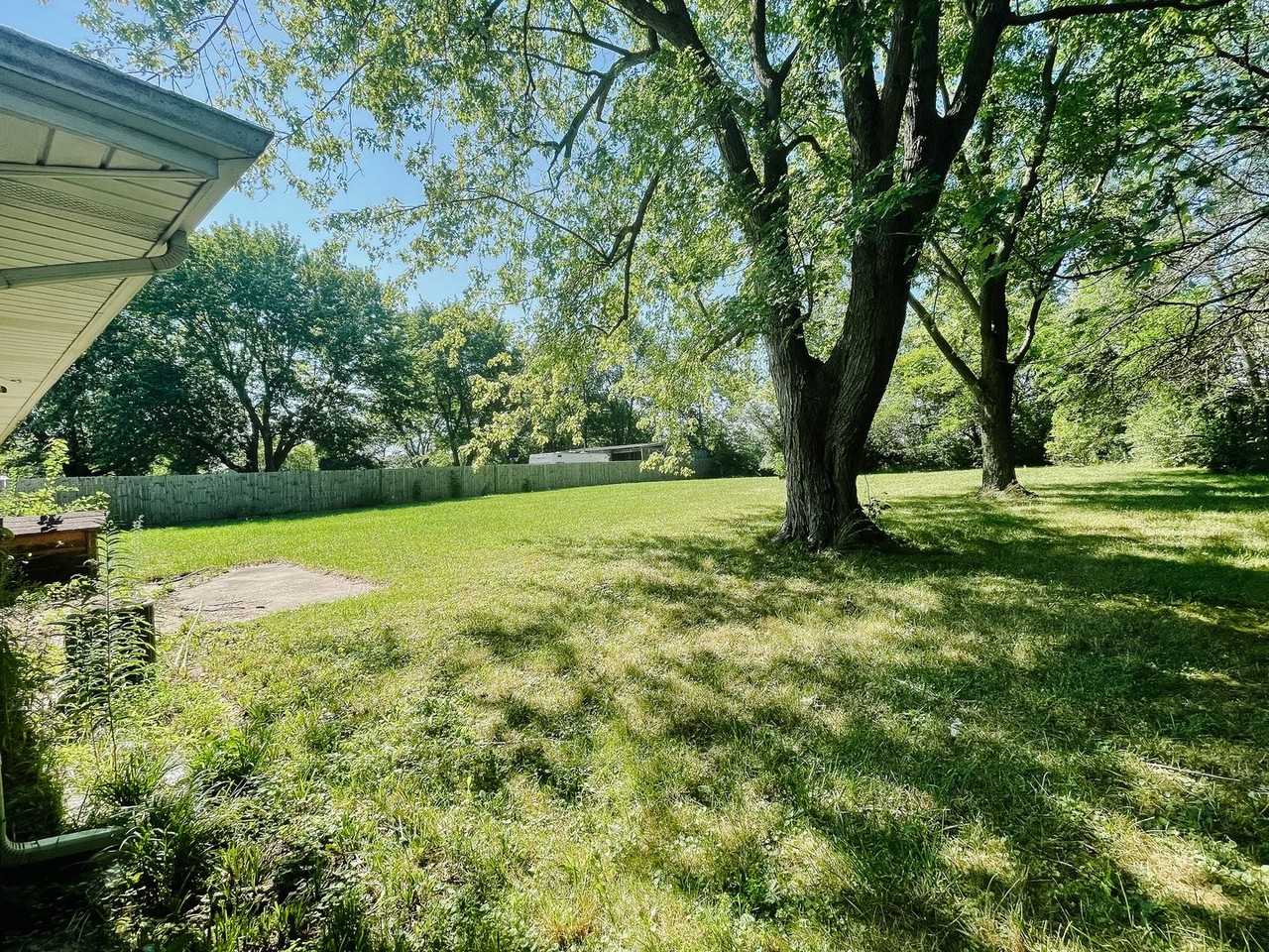 11401 E Jackson St - Photo 3 of 16