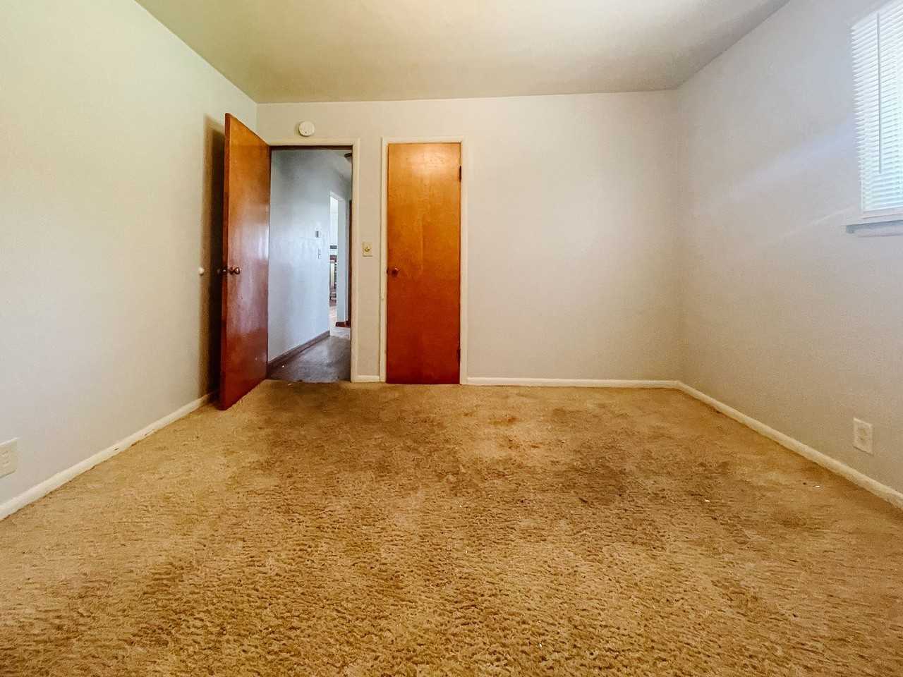 11401 E Jackson St - Photo 5 of 16