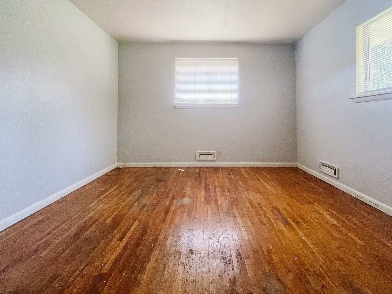 11401 E Jackson St - Photo 7 of 16