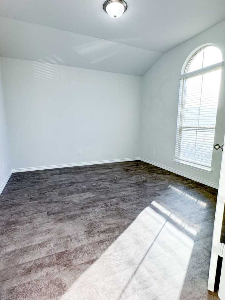 6233 Lavaca Dr - Photo 3 of 20