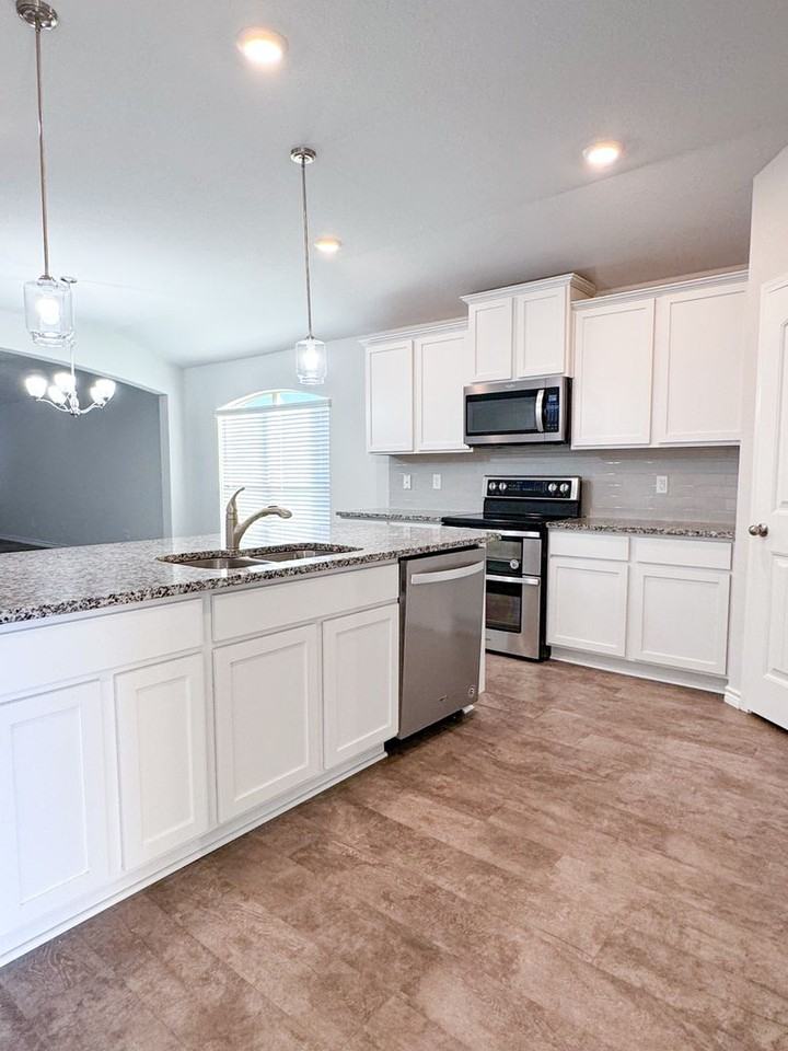 6233 Lavaca Dr - Photo 6 of 20