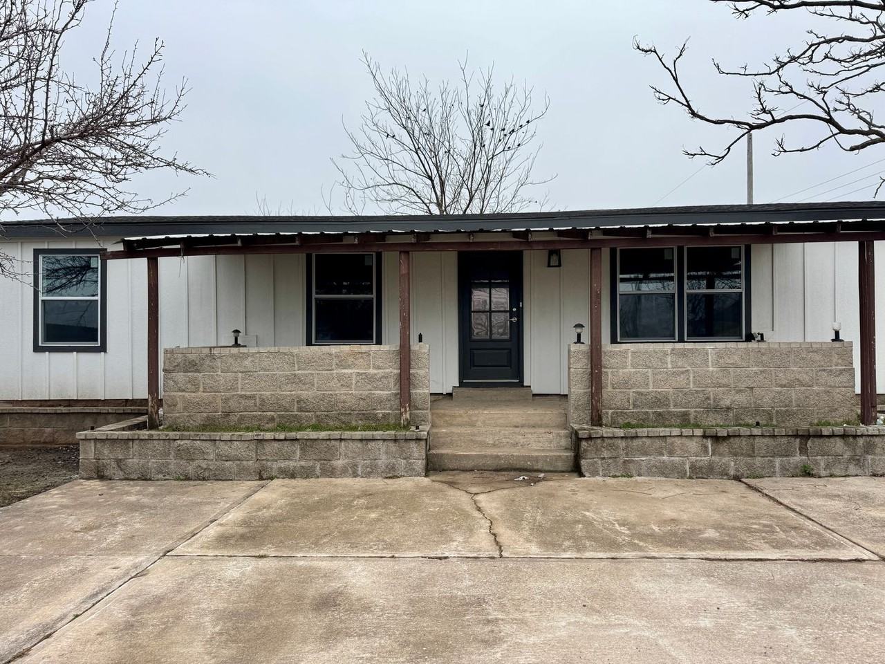 602 C St - Photo 2 of 19