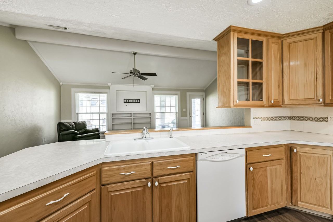 23227 Briarcreek Blvd - Photo 5 of 41