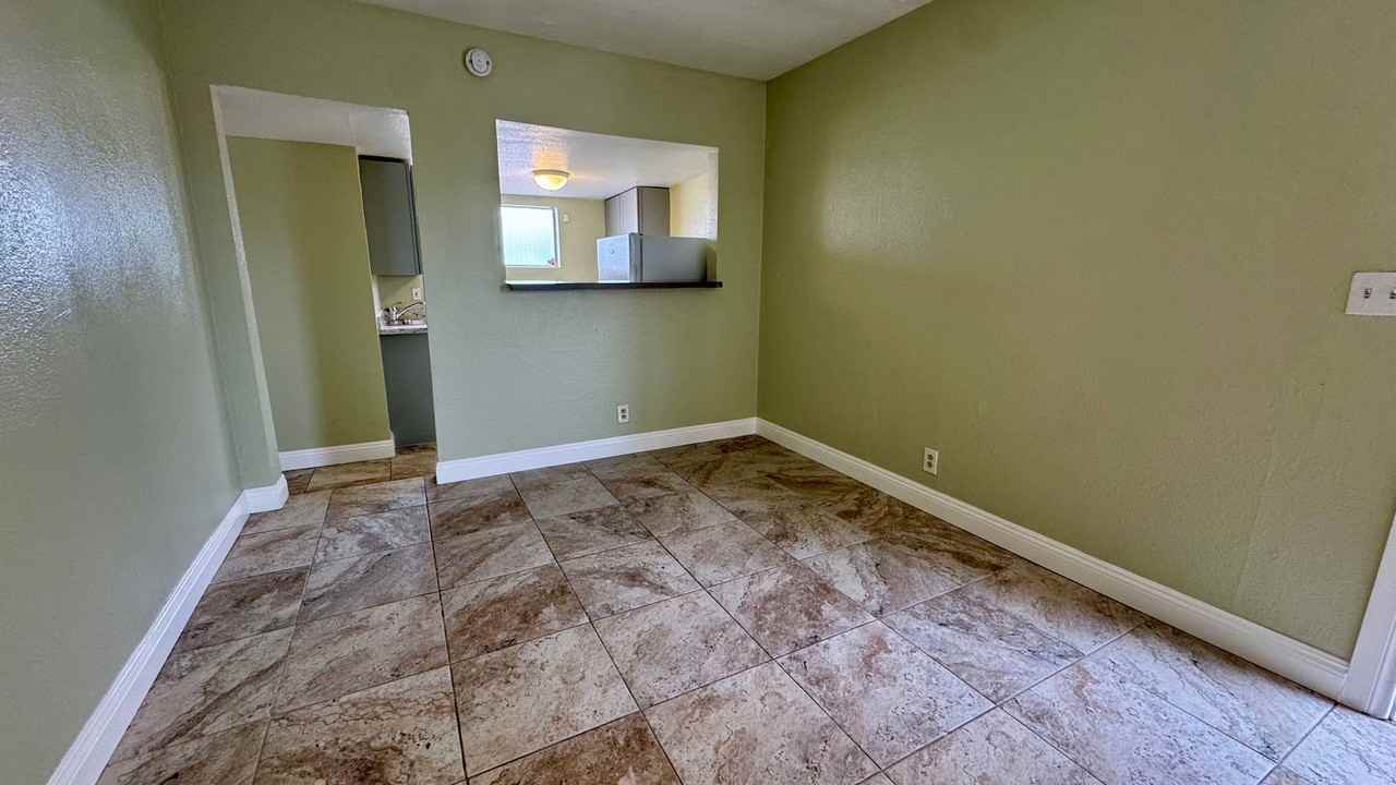 6225 Casada Way - Photo 4 of 10
