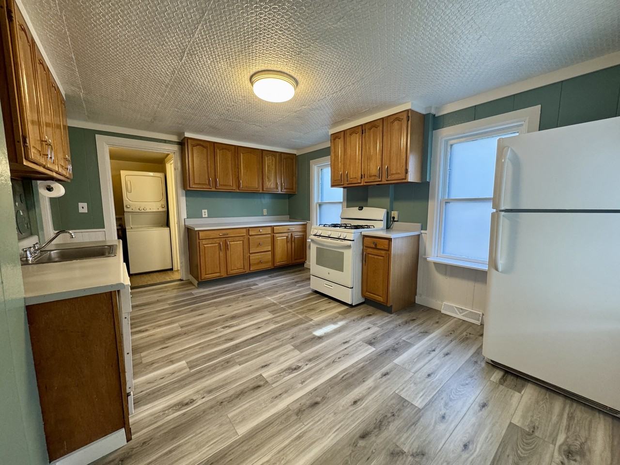 East Spencer Street - Photo 2 of 34