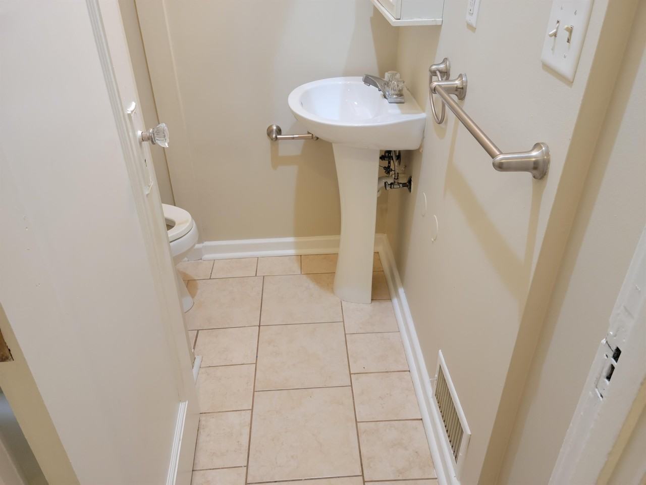 958 W. Cross St. - Photo 2 of 16