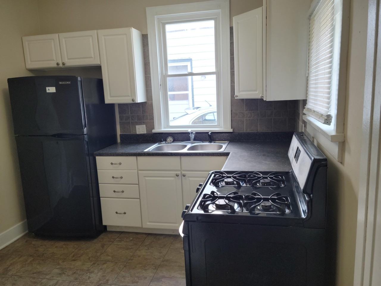 958 W. Cross St. - Photo 4 of 16