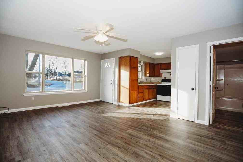 494 North Main Street Unit B - Photo 4 of 16