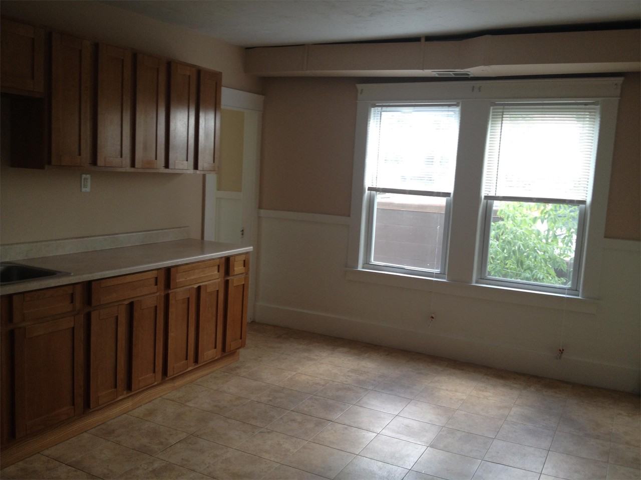 2 North Main St, Webster, MA 01570 - Photo 5 of 7