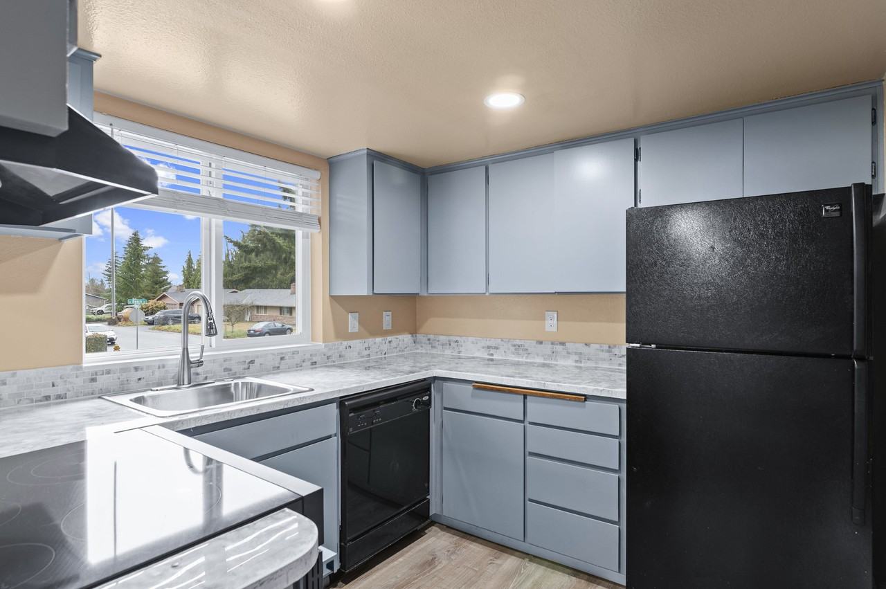 6115 West Beech Street - Photo 3 of 20