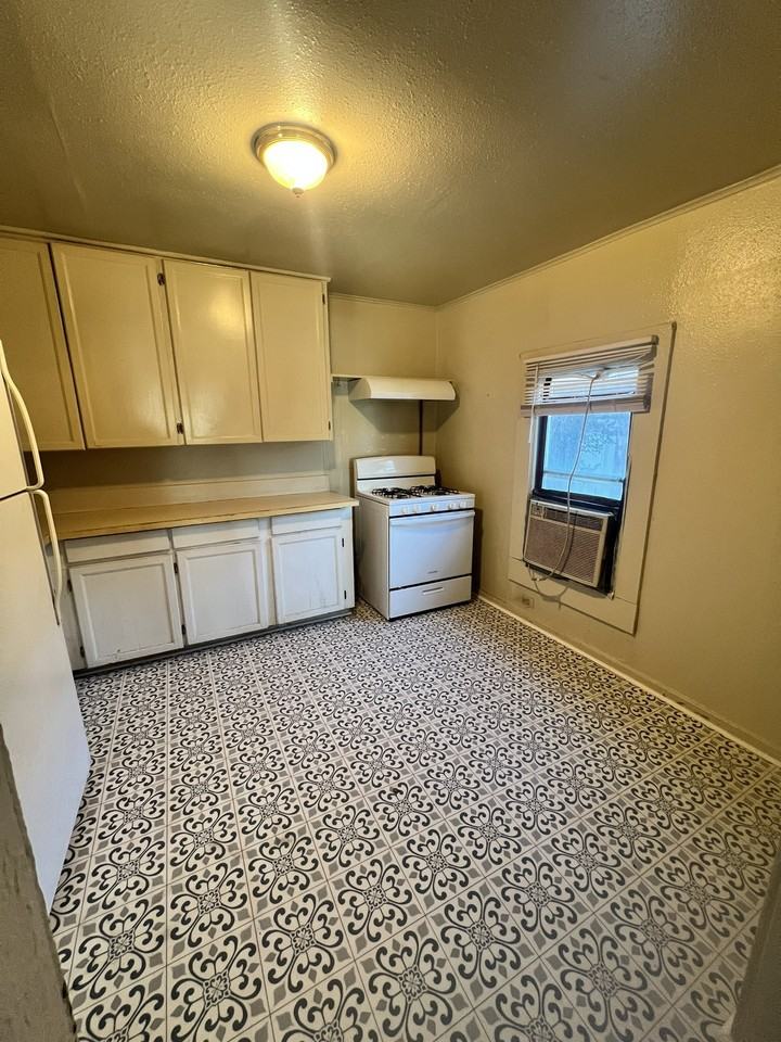1616 Kirkman Street - Photo 4 of 10