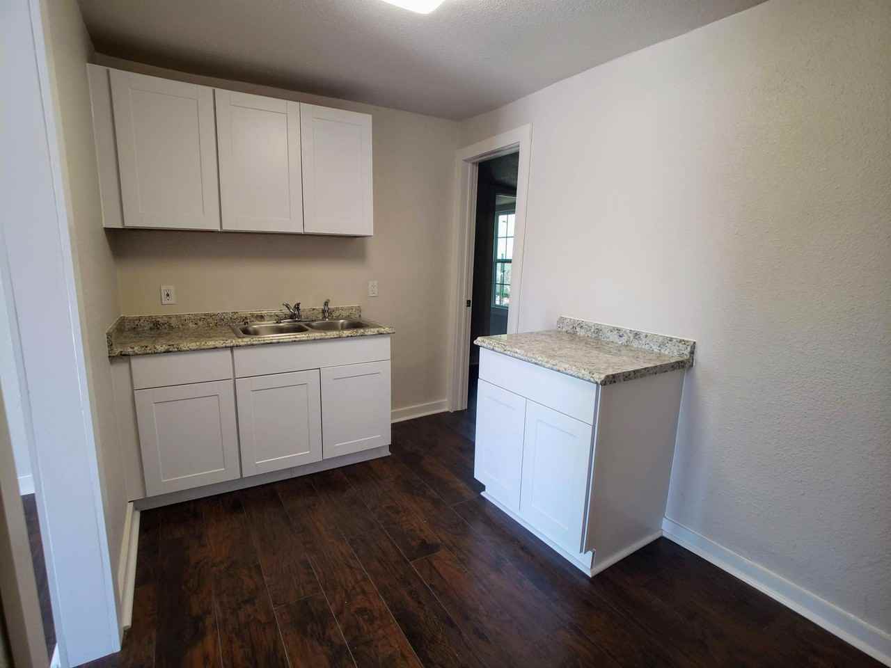 1529 N. Walters - Photo 3 of 17