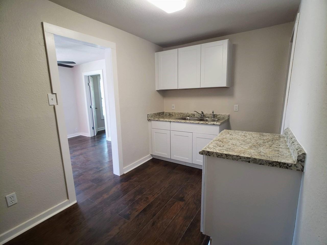 1529 N. Walters - Photo 4 of 27