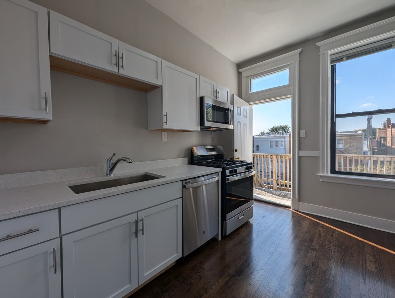 3820 N. Fremont - Photo 2 of 29