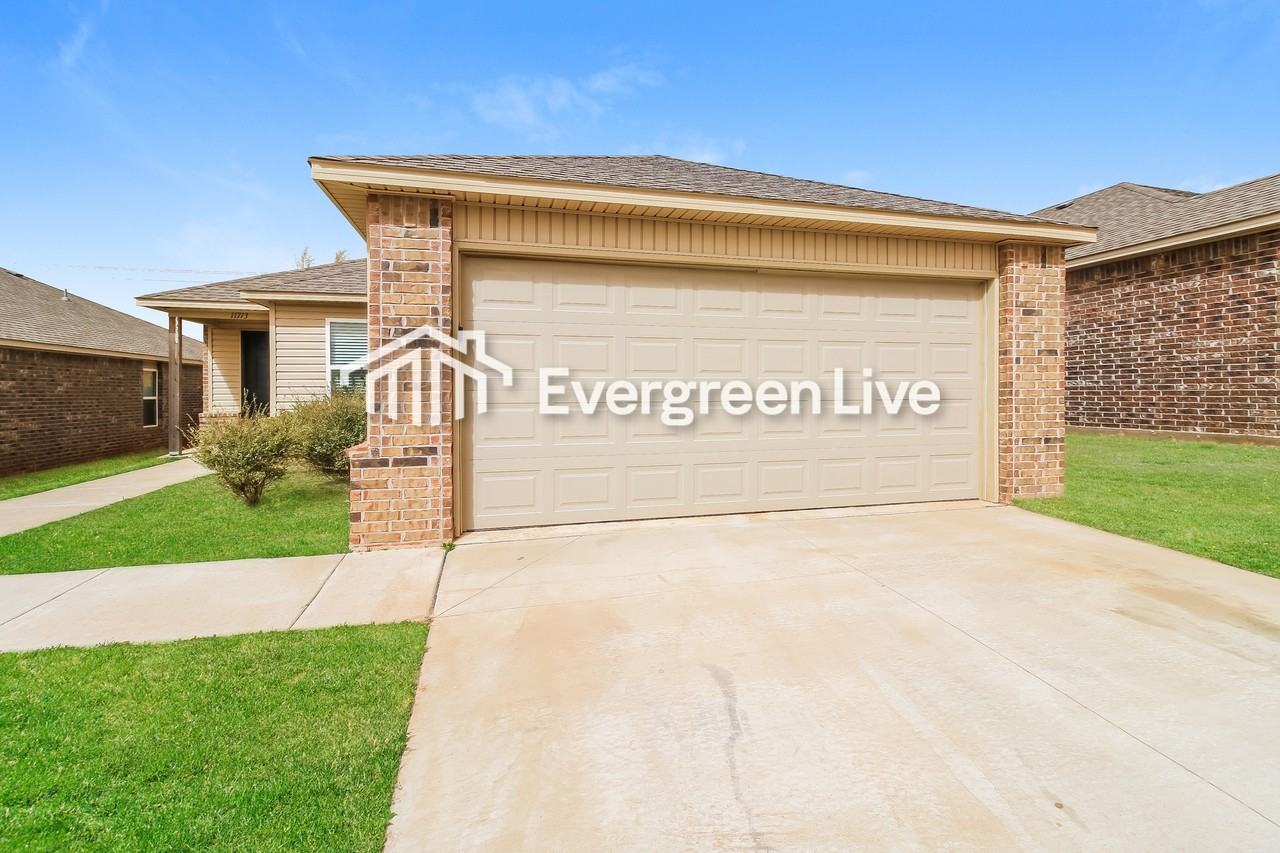 11713 Nw 100th St - Photo 2 of 16