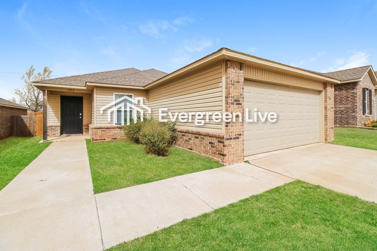 11713 Nw 100th St - Photo 3 of 16