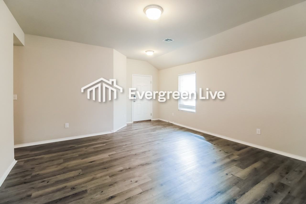 11713 Nw 100th St - Photo 5 of 16