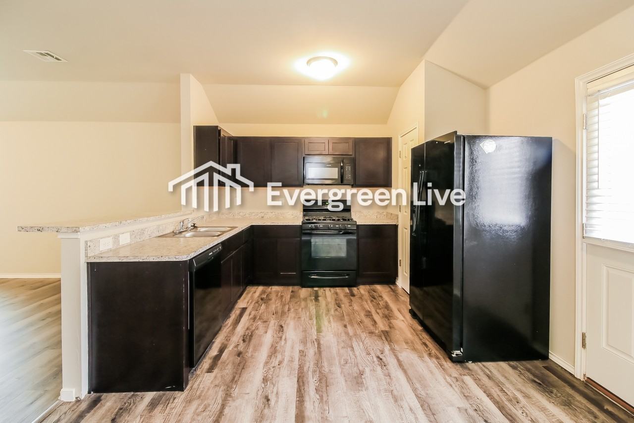 11713 Nw 100th St - Photo 7 of 16