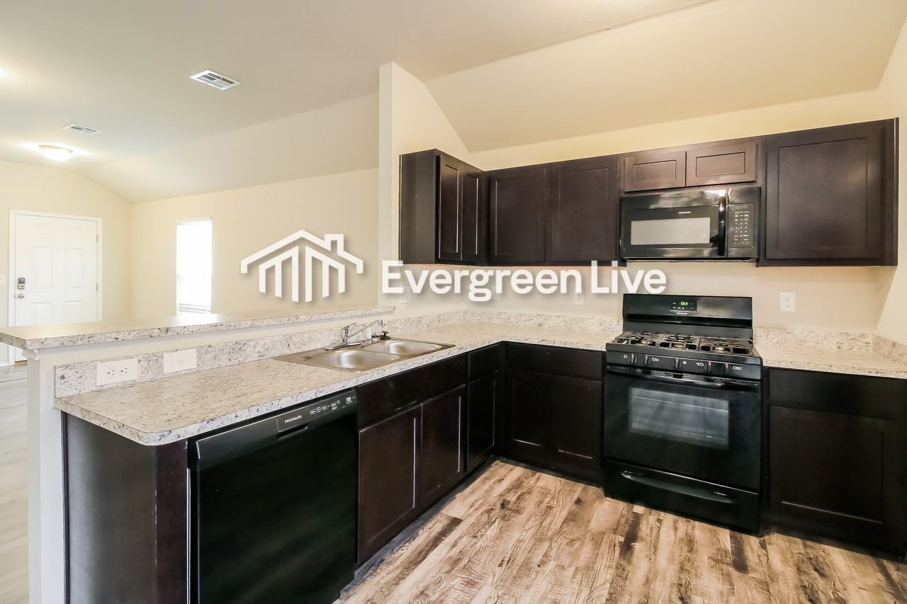 11713 Nw 100th St - Photo 6 of 16